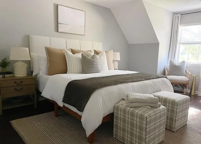 Cozy Cottage Near Beach & Downtown Dog Friendly